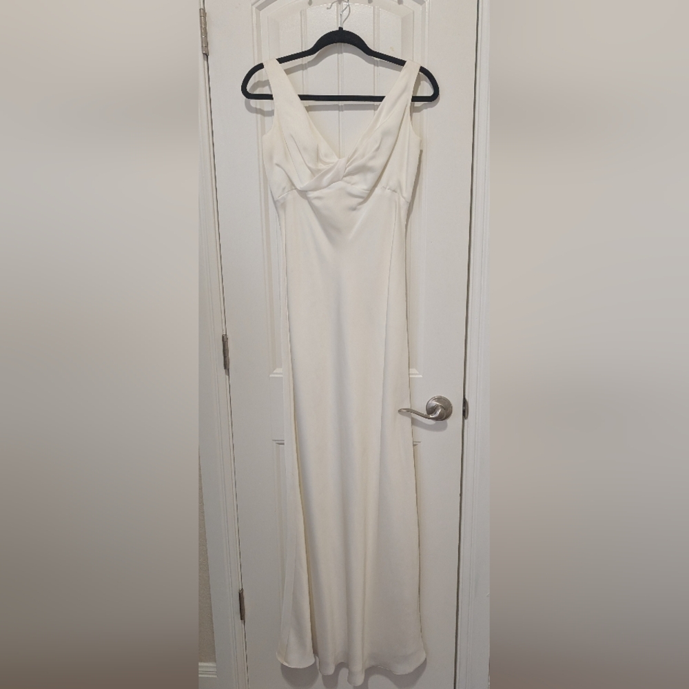 Alvina Valenta Maids White Wedding Bridesmaid Gown Size‎ 2